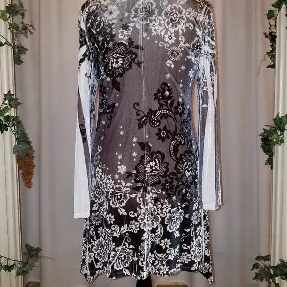 The Pyramid Collection Velvet dress size M - Picture 3 of 4